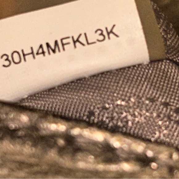 Michael Kors FRANKIE Embossed
Leather Glossy Silver Metallic Python
Bucket Bag - Picture 9 of 16